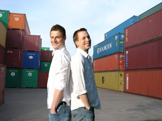 Bild: Zwei Hamburger Jungunternehmer starten Deutschlands günstigsten Online-Shop