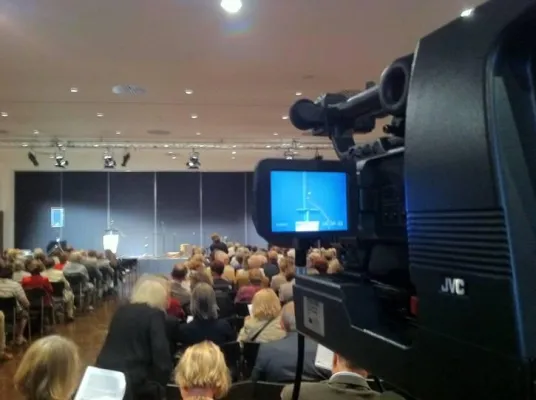 Bild: Technikspezialisten aus Wesseling im Rautenstrauch Joest Museum in Köln