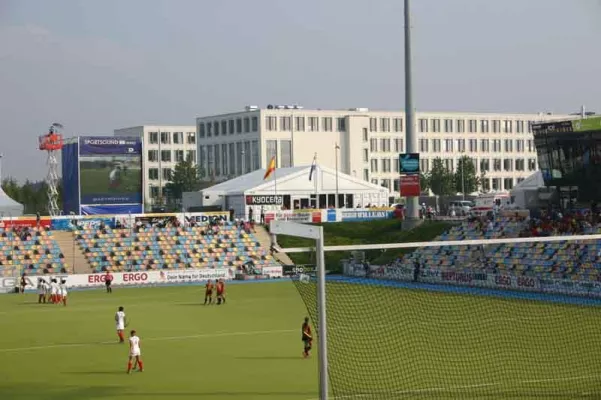 Bild: Neptunus installierte temporäre Gebäude für Hockey-EM 2011