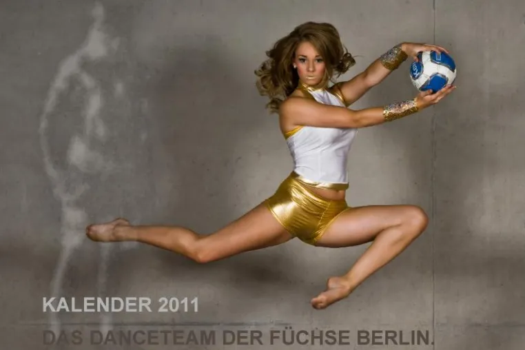 Ab jetzt erhältlich: Der Cheerleader-Kalender der Füchse Berlin Bild: Ab jetzt erhältlich: Der Cheerleader-Kalender der Füchse Berlin