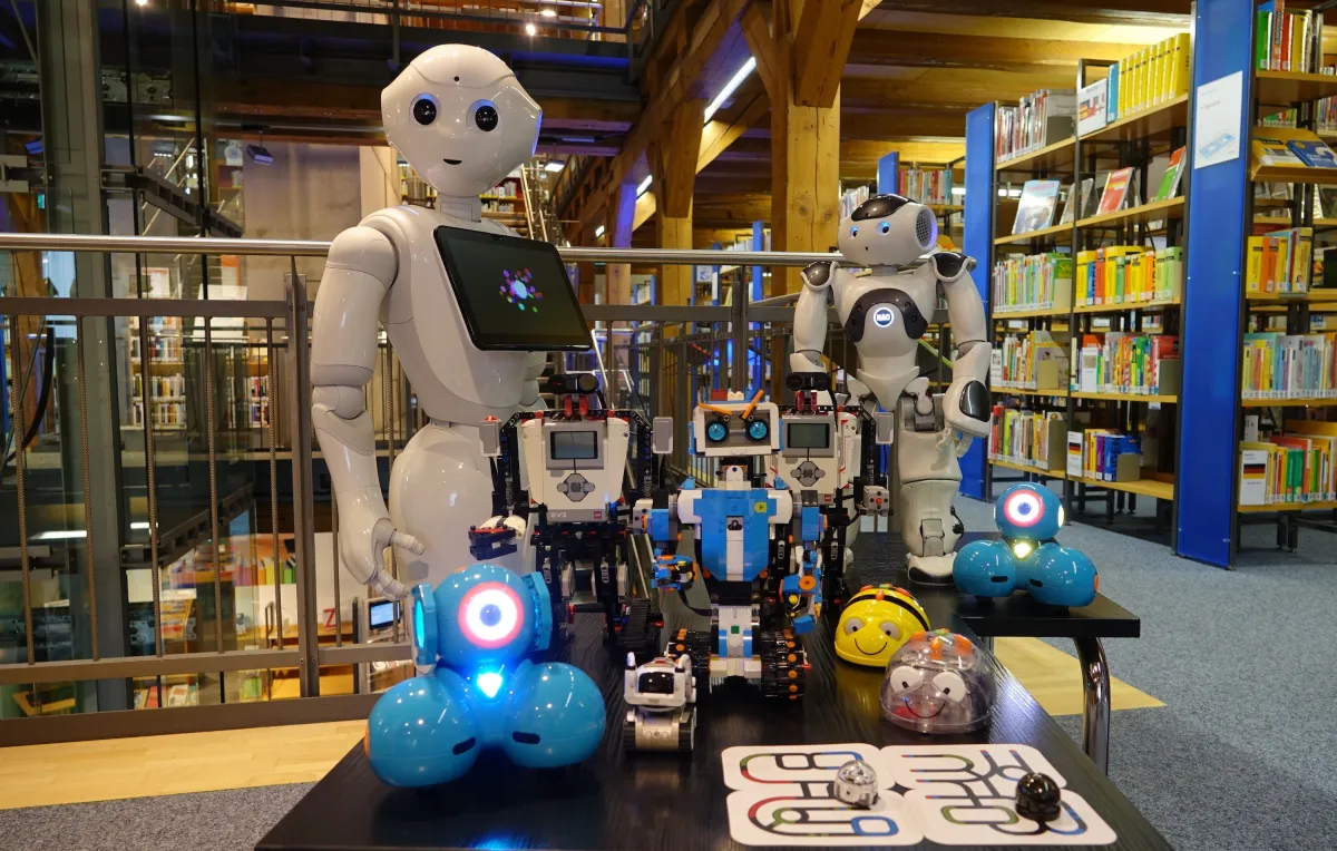 Der neue Bibliotheksroboter „Pepper“ (© Stadtbücherei Biberach)