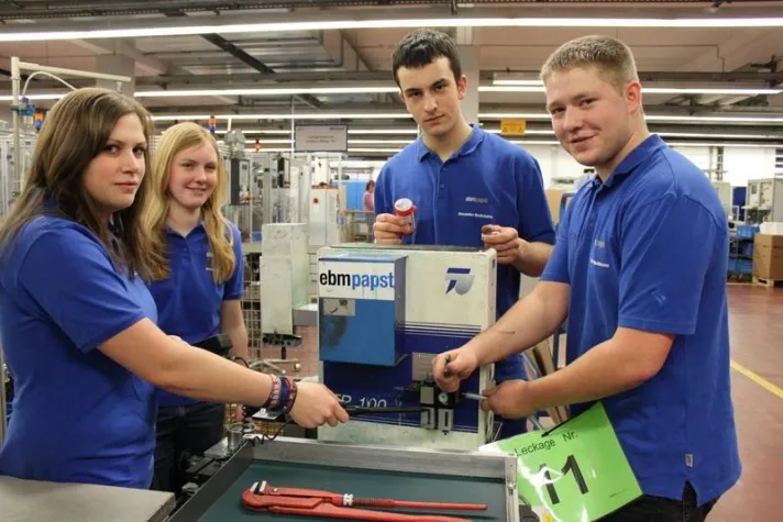 ebm-papst Azubis gewinnen Auszeichnung „Ausgewählter Ort im Land der Ideen“ Bild: ebm-papst Azubis gewinnen Auszeichnung „Ausgewählter Ort im Land der Ideen“