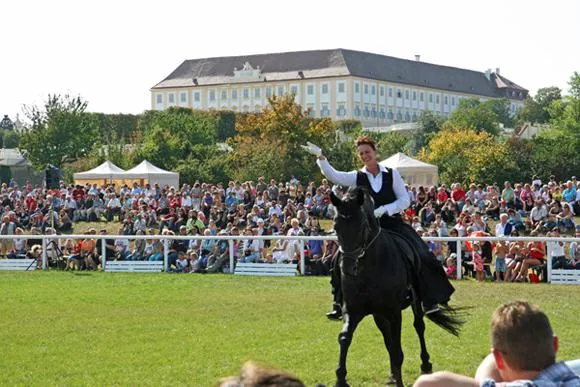 Bild: Animalische Fest-Spiele auf Schloss Hof: das Festival der Tiere am 26. August 2012