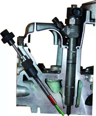 Bild: Schornsteinfegereinsatz beim Glühkerzenwechsel