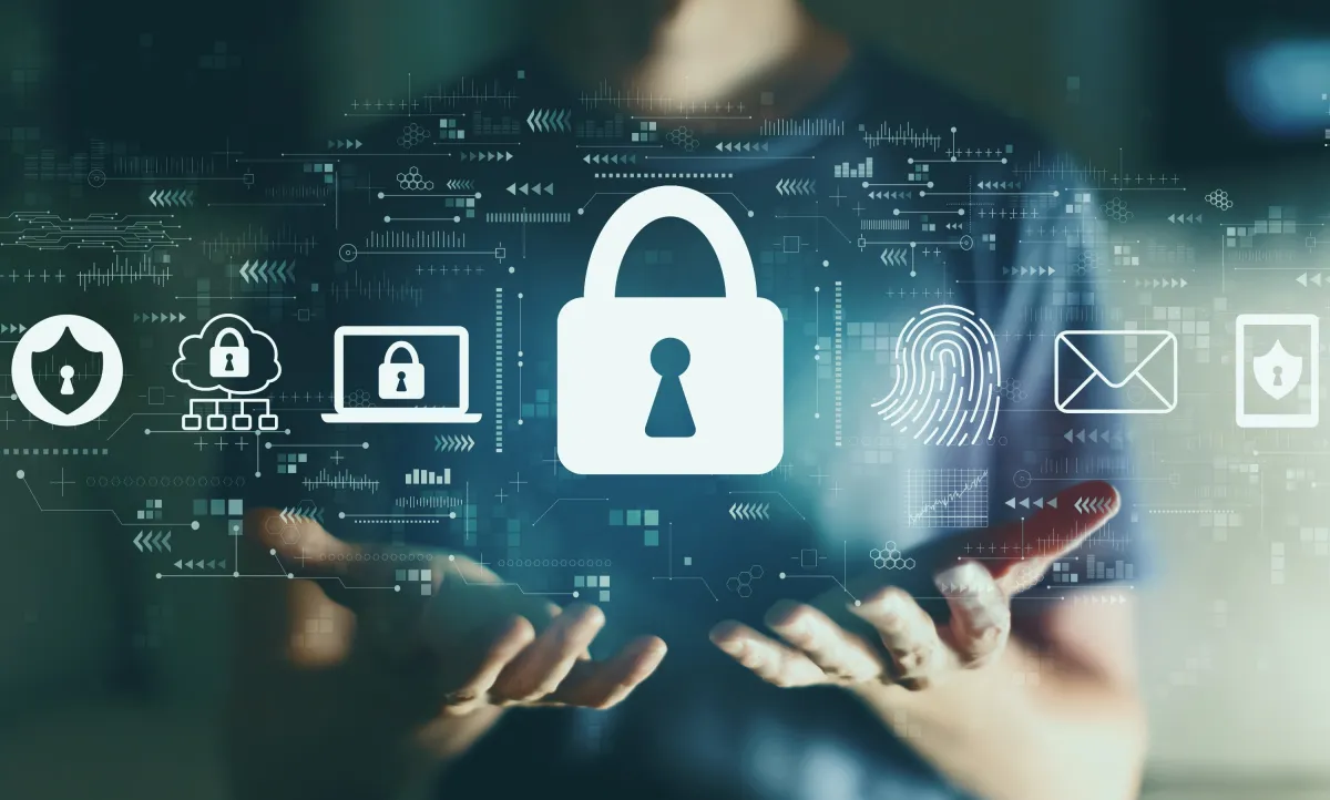Medienkompetenz - Schutz vor Manipulation (© Shutterstock)