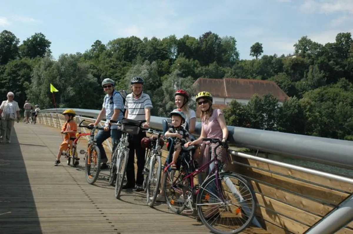 Auch für Familien bietet die Broschüre interessante Touren.