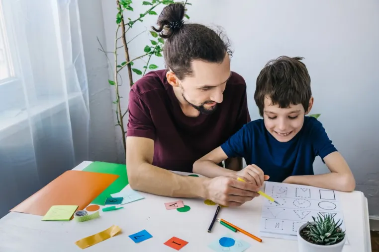 Schulbegleiter und Schulbegleiterin werden: HILF e.V. sucht Mitarbeitende in München Bild: Schulbegleiter und Schulbegleiterin werden: HILF e.V. sucht Mitarbeitende in München