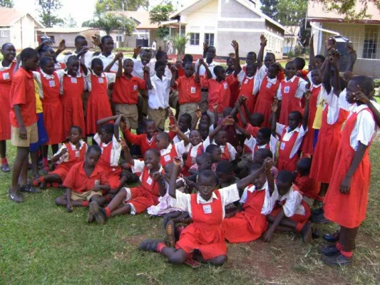 Bild: CHARITY-FESTIVAL für Waisenkinder in Uganda