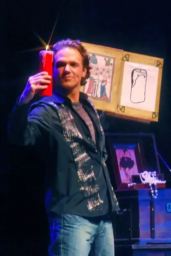 Bild: Norman Alexander begeisterte beim Festival der Illusionen der Meister der Zauberkunst in Sindelfingen