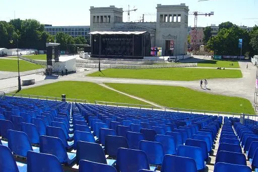 Mit Eric Clapton auf dem Münchner Königsplatz Bild: Mit Eric Clapton auf dem Münchner Königsplatz