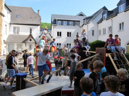 JUMPandRUN.eu mit innovativen Bewegungslandschaften auf der gamescom in Köln Bild: JUMPandRUN.eu mit innovativen Bewegungslandschaften auf der gamescom in Köln