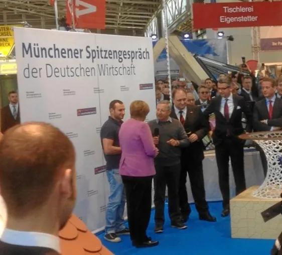 Bild: Kanzlerin besucht Meisterteam-Betrieb Eigenstetter auf der Internationalen Handwerksmesse
