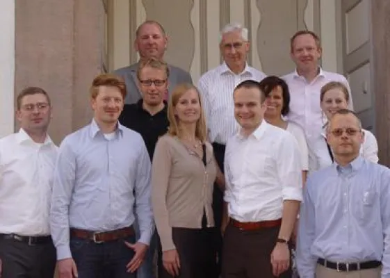 Bild: Führungskräfte erhalten Managementzertifikat der Hochschule Weserbergland