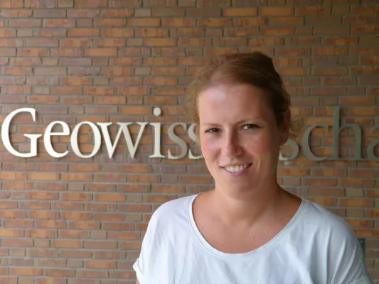 Bild: Dr. Laura Woltersdorf receives “Transformative Science” research prize