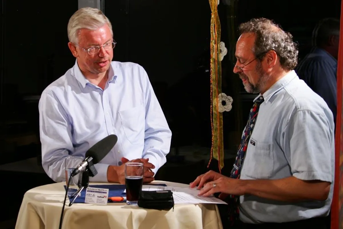 Roland Koch mit NH24 Redakteur Rainer Sander