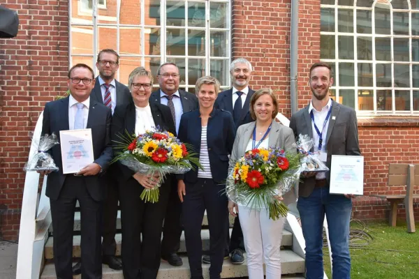 Ausgezeichnete Nachwuchsförderung: AMF-Bruns ist Ausbildungsbetrieb des Jahres 2017 Bild: Ausgezeichnete Nachwuchsförderung: AMF-Bruns ist Ausbildungsbetrieb des Jahres 2017