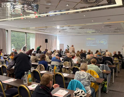 Bild: Riesiger Andrang in Bremen: Vortrag von Hörvergnügen über innovatives Hörtraining sprengt alle Erwartungen