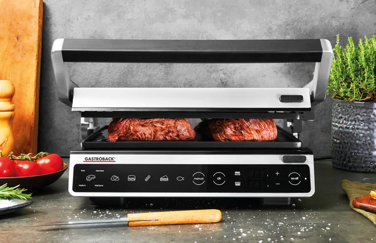 Der Design BBQ Advanced Smart steht für smartes grillen mit Fleischdickenmessung und Grillprogrammen (© GASTROBACK GmbH)