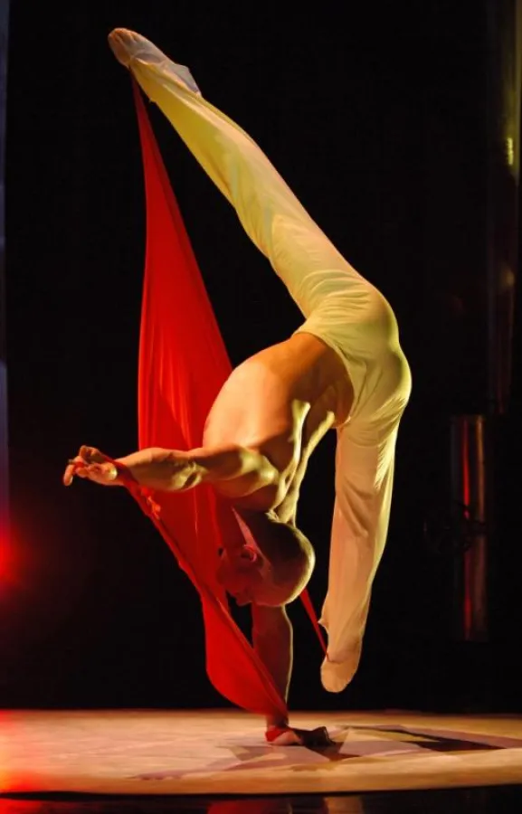 Ernest Palchykov begeistert mit seiner Handstandnummer