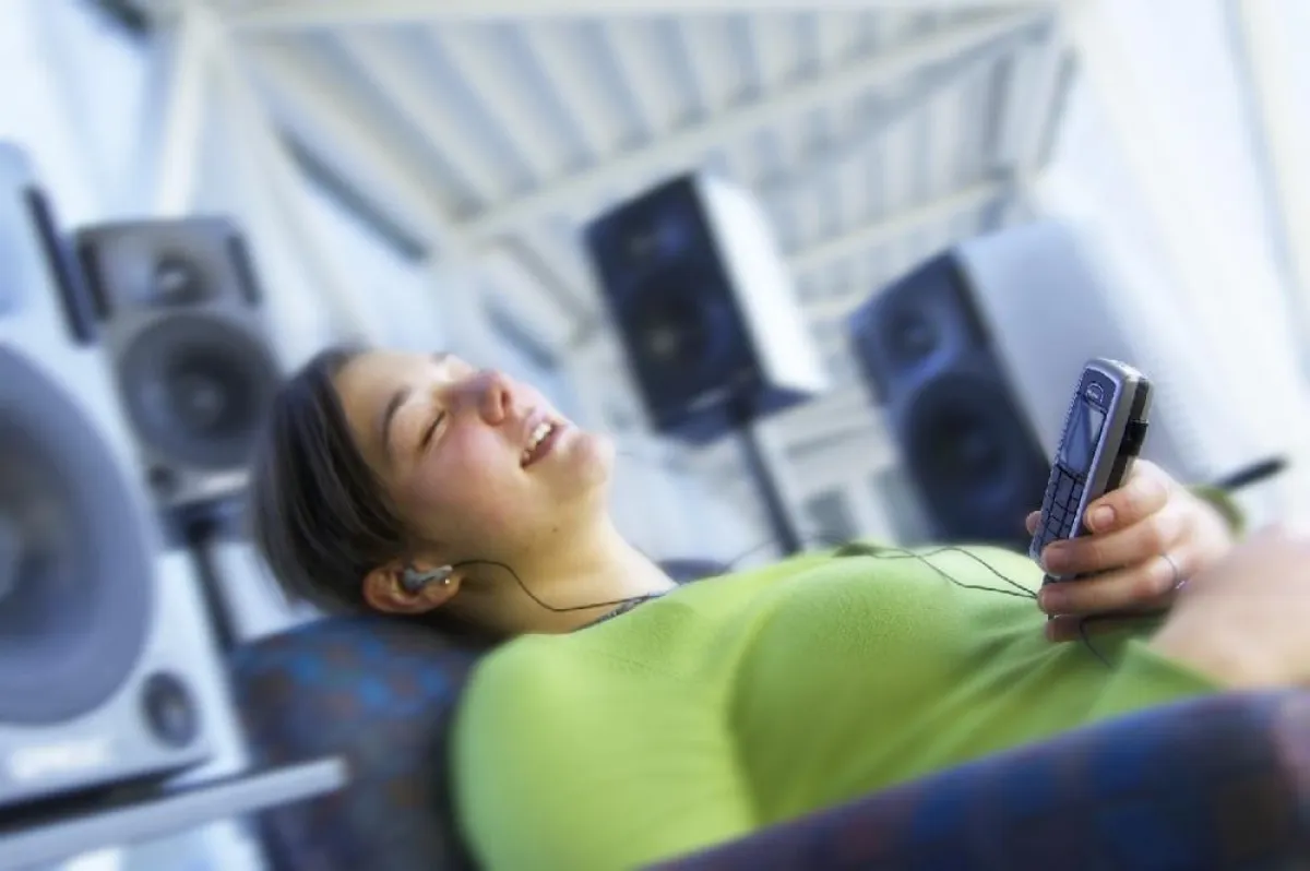 Das digitale Radio der Zukunft verspricht rauschfreien Hörgenuss, zusätzliche Textinformationen und mehr Komfort. Foto: Ensonido