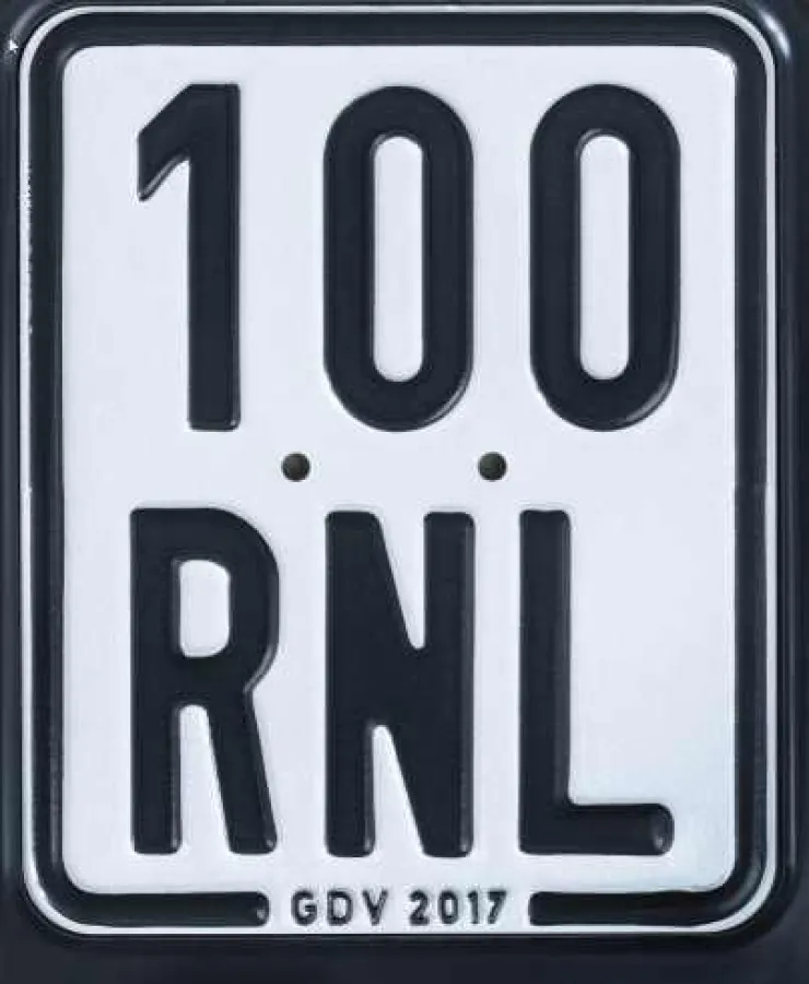 Ab 1. Februar ist bei Mopedkennzeichen schwarz angesagt!