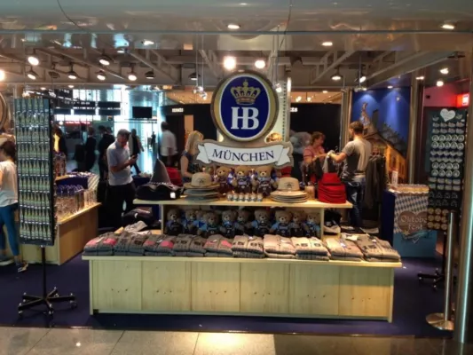 Bild: Flughafen München feiert Oktoberfest mit Gössl-Neueröffnung und Hofbräuhaus Pop-Up-Store