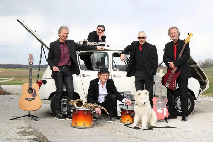 Bild: Wenn Marionetten rocken! Rock Lounge Orchestra mit Musikvideo „Renault 4“