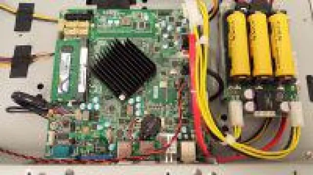 Bild: CB Computech bietet Mini-USV'en für ihre Touch Panel PCs.