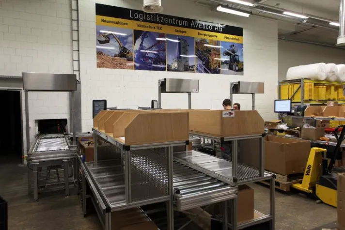 Pick-by-Light und das Ware-zur-Person-Prinzip machen das Kommissionieren leichter und schneller Bild: Pick-by-Light und das Ware-zur-Person-Prinzip machen das Kommissionieren leichter und schneller