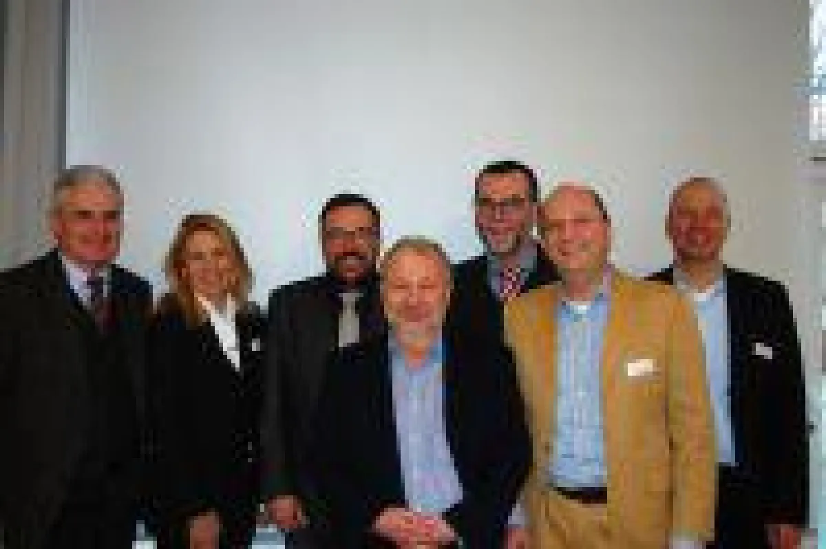 Neuer GIN-Vorstand mit dem wiedergewählten 1.Vorsitzenden Jochen Meilinger(2.v.r.).(c)A.Zielke/GIN,Ostfildern;www.nageplatten.de