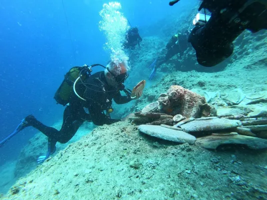 Bild: Türkiye präsentiert spektakulären Fund eines antikes Schiffswracks vor Antalyas Küste