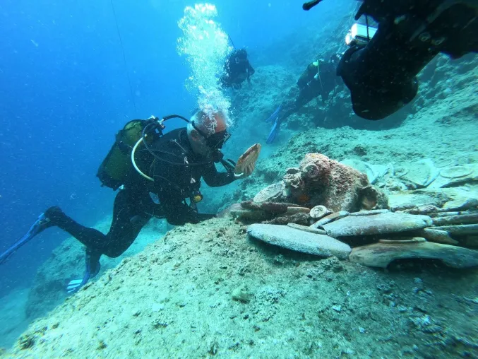 Türkiye präsentiert spektakulären Fund eines antikes Schiffswracks vor Antalyas Küste Bild: Türkiye präsentiert spektakulären Fund eines antikes Schiffswracks vor Antalyas Küste