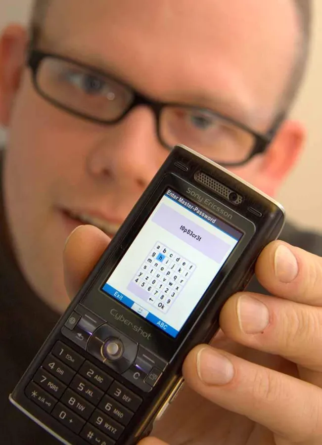 Der MobileSitter vom Fraunhofer-Institut SIT kann Passwörter, PINs und TANs auf dem Handy sicher verwalten