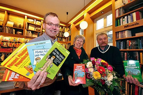 Bestseller auf Ostwestfälisch - 50.000. OWL-Sprachführer geht in Bielefeld über die Ladentheke Bild: Bestseller auf Ostwestfälisch - 50.000. OWL-Sprachführer geht in Bielefeld über die Ladentheke