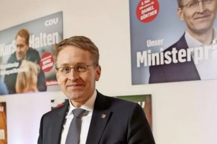 Mit 43,4 % KurSHalten: die Busch Markenberatung für Daniel Günther. Bild: Mit 43,4 % KurSHalten: die Busch Markenberatung für Daniel Günther.