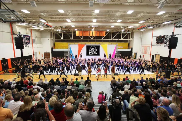 Bild: Finale Furioso - Große Abschluss-Show des Tanztheater „THE YOUNG AMERICANS“ mit 150 Darstellern in Weimar