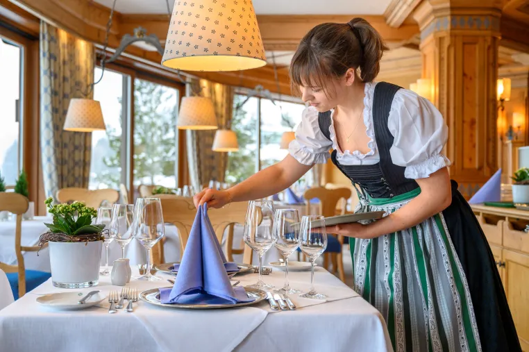 5-Sterne-Resort Sonnenalp ist neuer Partner des innovativen DEIN JOB AM BERG Praktikumkonzeptes Bild: 5-Sterne-Resort Sonnenalp ist neuer Partner des innovativen DEIN JOB AM BERG Praktikumkonzeptes