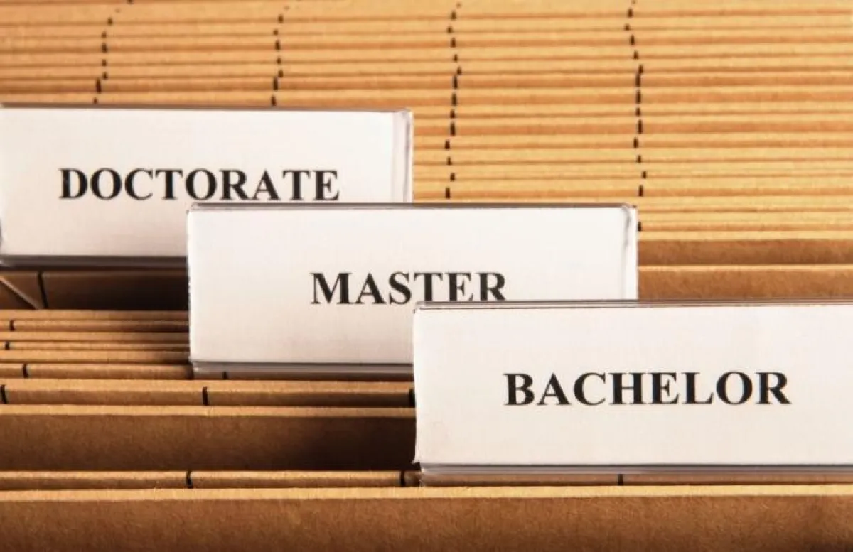 Ein berufsbegleitendes Masterstudium eröffnet neue Karrierechancen und berechtigt zur Promotion.