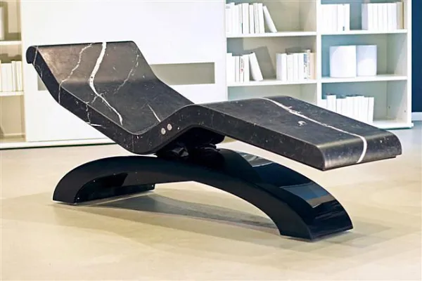 Bild: Cleopatra Chaise Longue präsentiert sich bei CosmoProf in Bologna