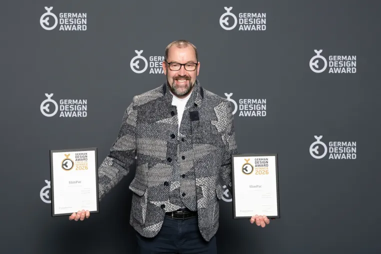German Design Award 2026 für SlimPac: Faserguss-Standardpolster vereinfacht Elektronikversand Bild: German Design Award 2026 für SlimPac: Faserguss-Standardpolster vereinfacht Elektronikversand