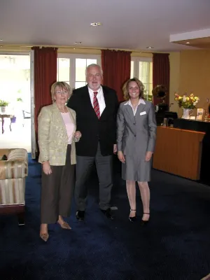 Bild: Hoher Besuch im Ringhotel Berlin in Heide - Ministerpräsident Peter Harry Carstensen zu Gast