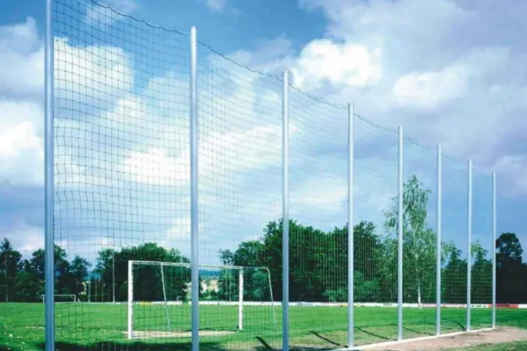 Bild: BALLFANGZÄUNE UND BALLFANGNETZE von baku-sport.at