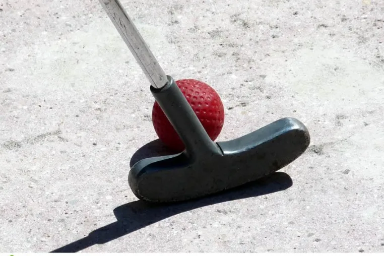 Bild: Das Runde muss in das Runde – Deutschlands Minigolf-Anlagen