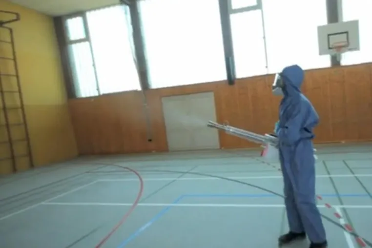 Vernebelung einer Sporthalle als Video-Podcast Bild: Vernebelung einer Sporthalle als Video-Podcast