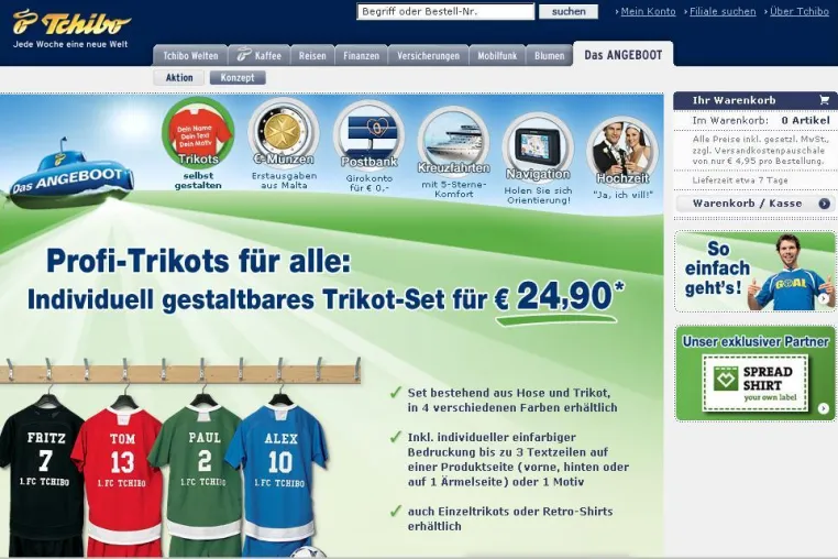 Bild: Stilecht auf dem Rasen - mit Mannschaftstrikots von Tchibo und Spreadshirt
