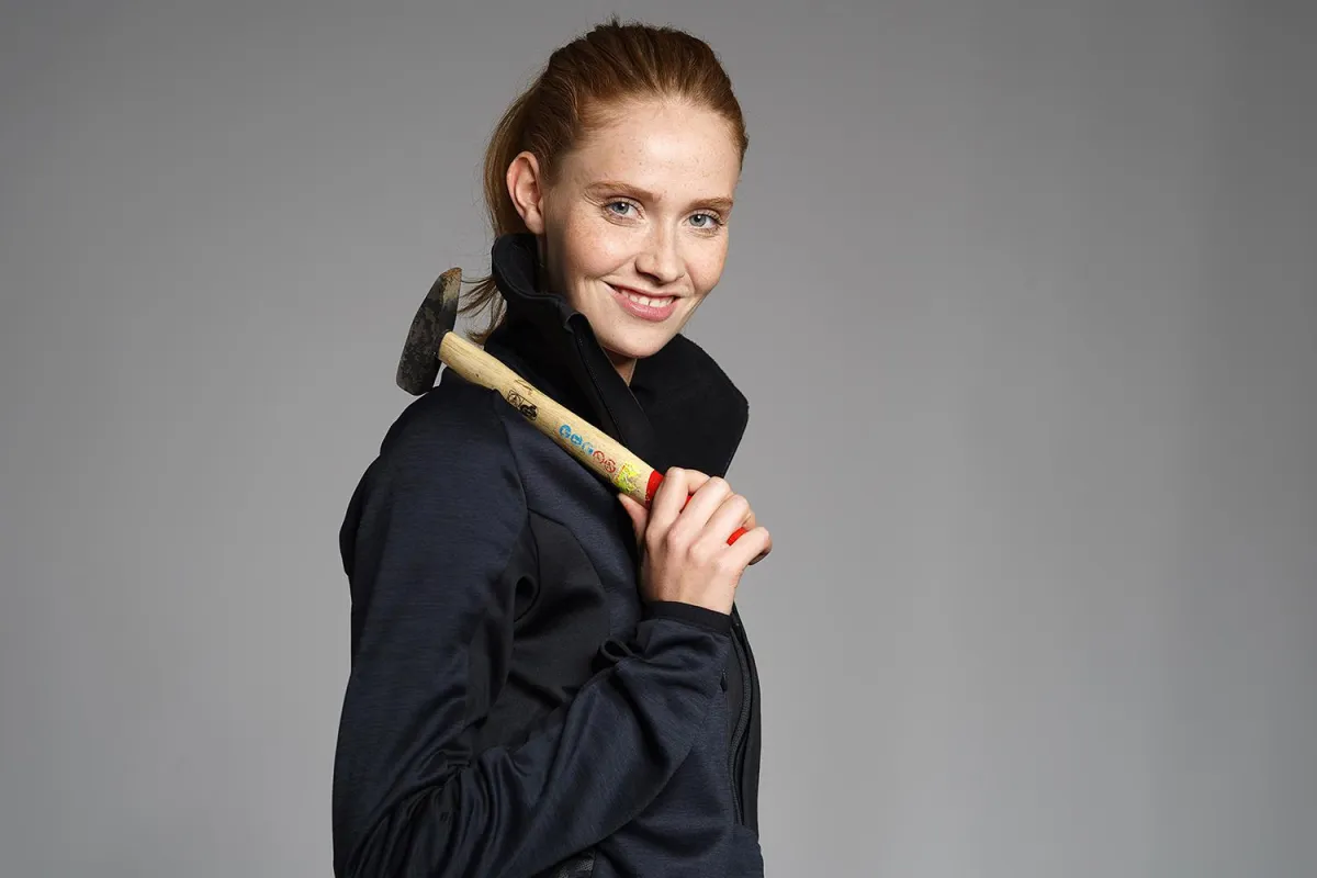 Sandra Hunke liebt ihren Job: ?Ich bin ein echtes Baumädchen!?. Foto: Hansa Armaturen GmbH