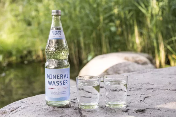 Bild: Wellnesstipps für Schwangere: Mit richtigem Trinken entspannt durch die Sommerzeit