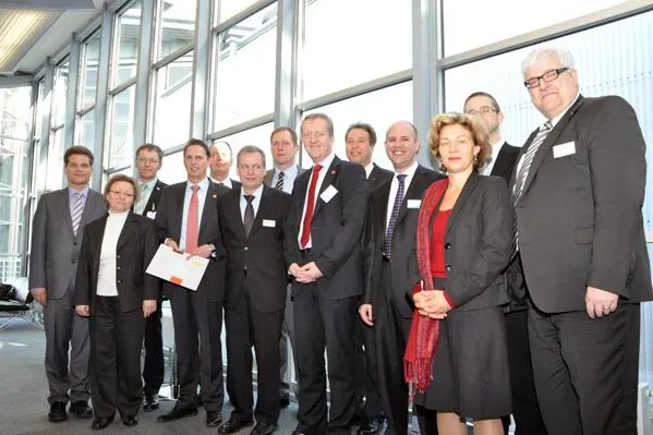 CeBIT 2010: Fujitsu und OpenLimit erhalten BSI-Zertifikats-ID für Langzeitarchivierungslösung SecDocs Bild: CeBIT 2010: Fujitsu und OpenLimit erhalten BSI-Zertifikats-ID für Langzeitarchivierungslösung SecDocs