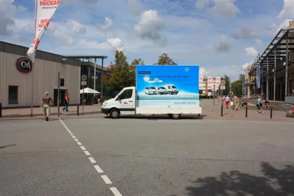 Mercedes-Benz Niederlassung Mannheim-Heidelberg-Landau setzt auf die Werbewirkung der Mobilen Plakate. Bild: Mercedes-Benz Niederlassung Mannheim-Heidelberg-Landau setzt auf die Werbewirkung der Mobilen Plakate.