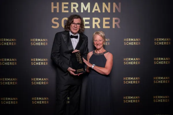 Kathrin Schoeßler aus Oppenheim begeistert beim Internationalen Speaker Slam mit Botschaft für Führung Bild: Kathrin Schoeßler aus Oppenheim begeistert beim Internationalen Speaker Slam mit Botschaft für Führung